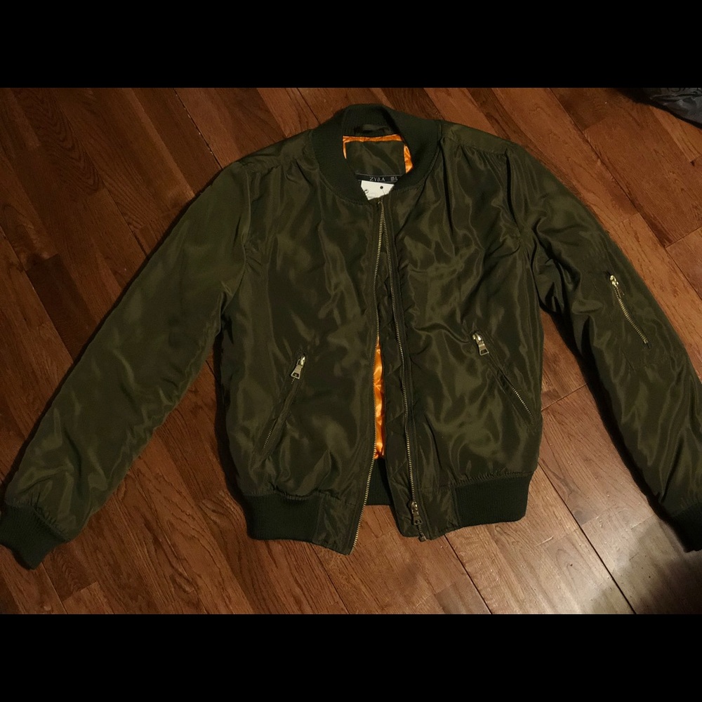 BRAND NEW ARMY GREEN BOMBER JACKET!!